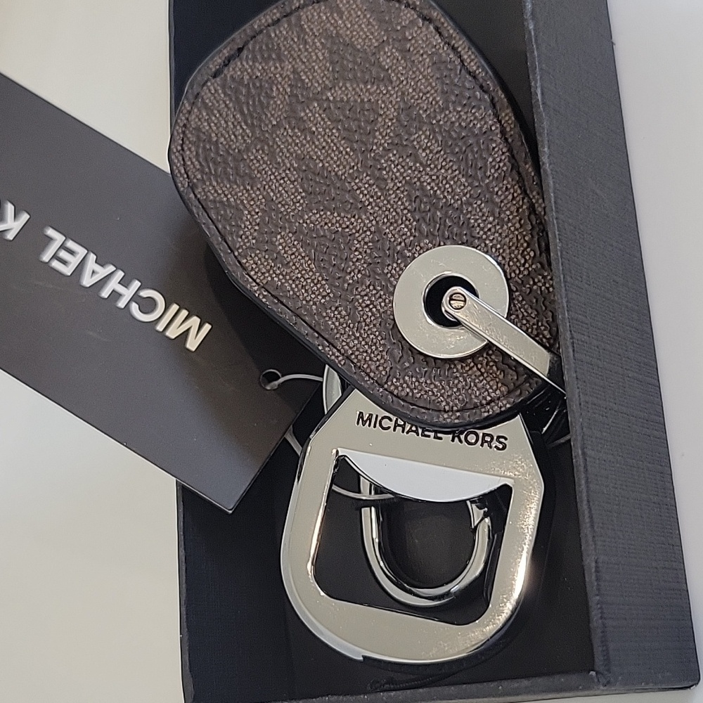 NWT MICHAEL KORS bottle opener keyfob - Picture 3 of 7